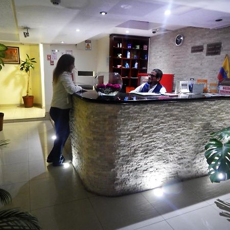 Hostal El Roble Кито Экстерьер фото