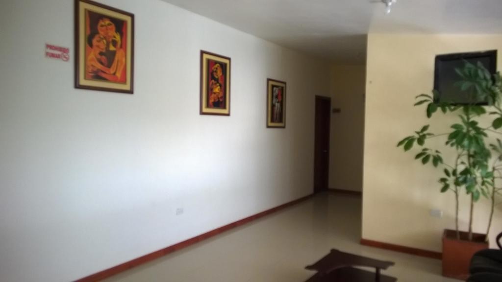 Hostal El Roble Кито Экстерьер фото