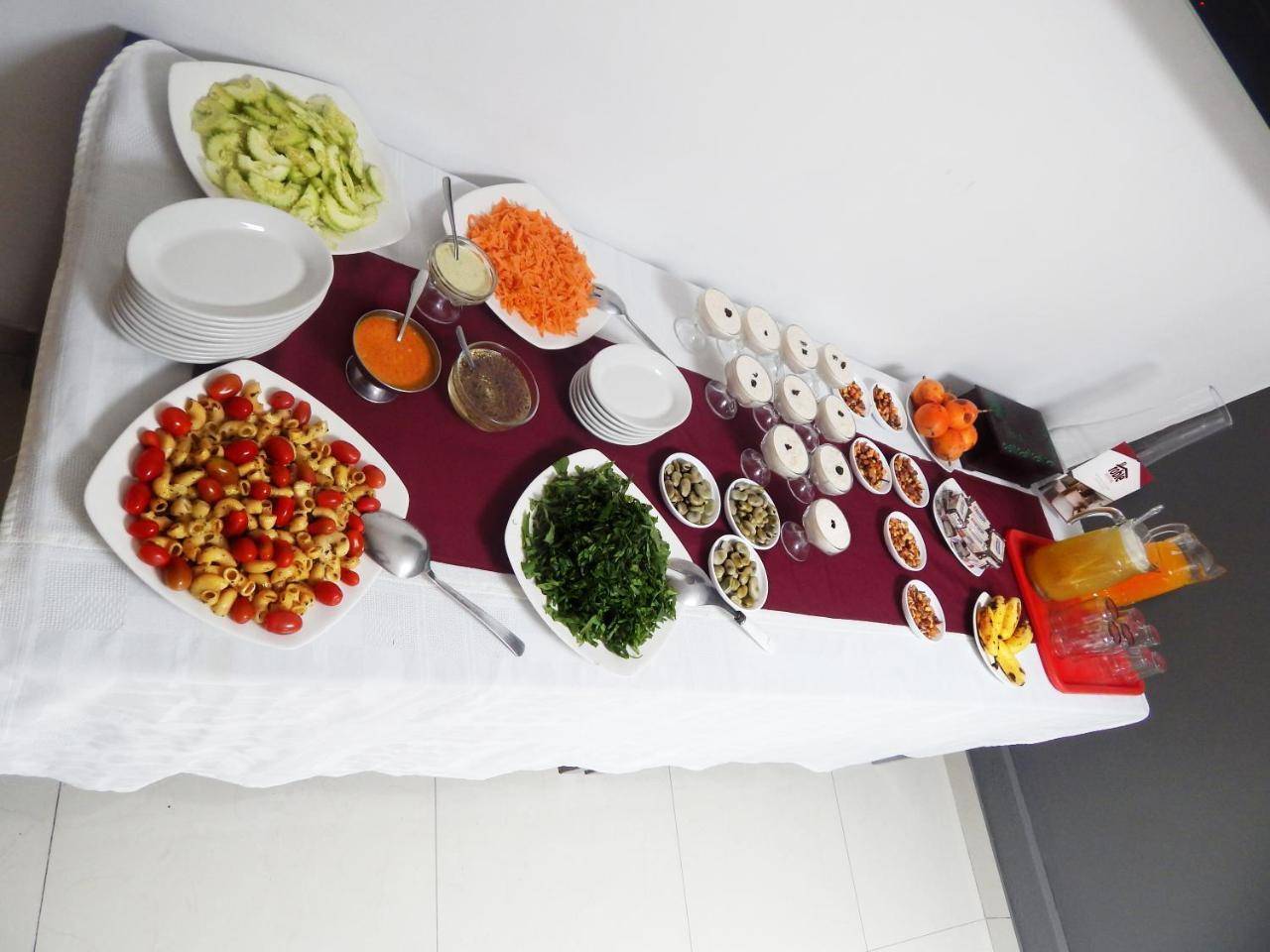 Hostal El Roble Кито Экстерьер фото