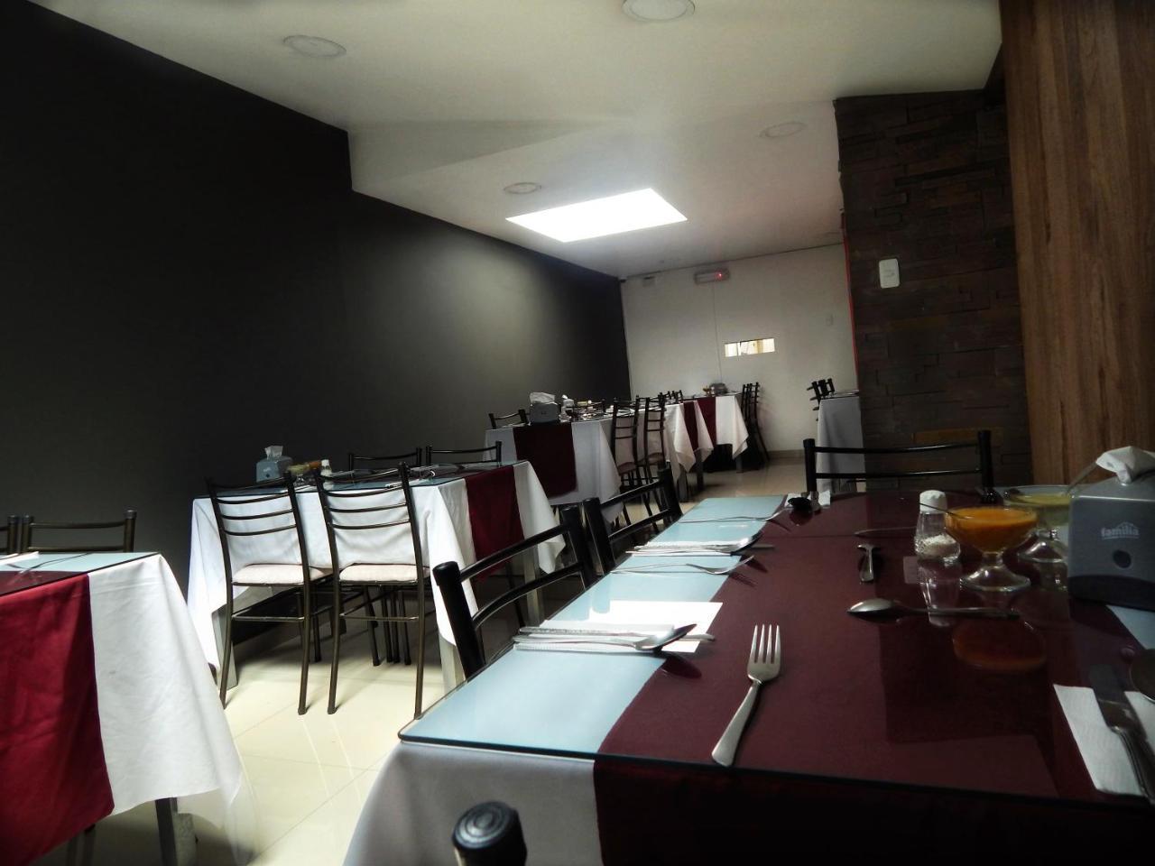 Hostal El Roble Кито Экстерьер фото