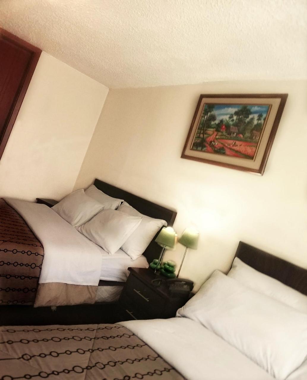 Hostal El Roble Кито Экстерьер фото