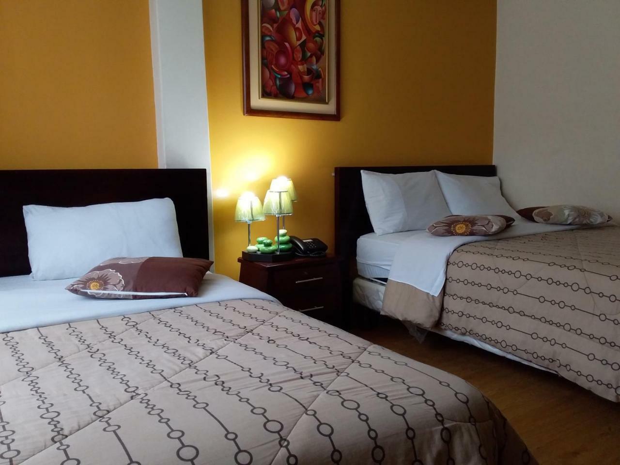 Hostal El Roble Кито Экстерьер фото