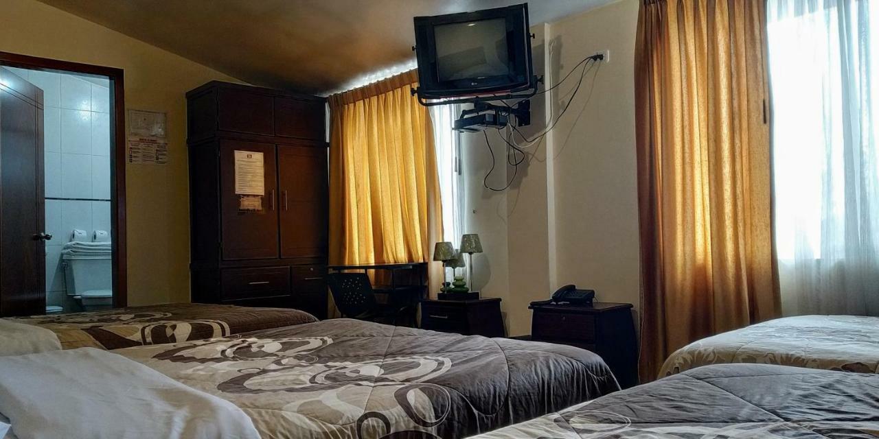 Hostal El Roble Кито Экстерьер фото