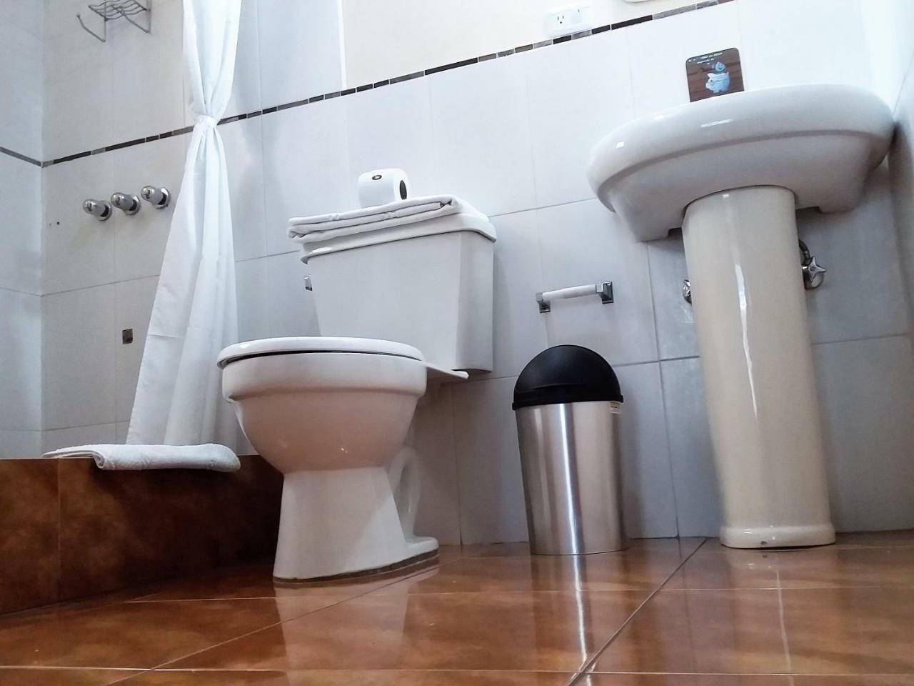 Hostal El Roble Кито Экстерьер фото